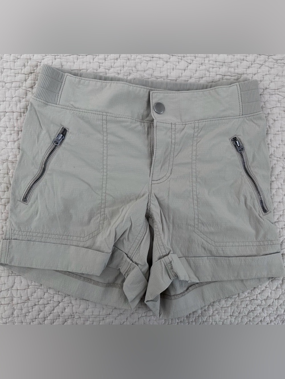 Athleta Light Gray Women's Casual Zip-Pocket Shorts 4